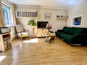 Lounge/Diner- click for photo gallery